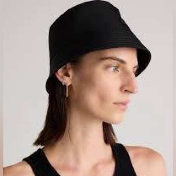 Quince Accessories - QUINCE Revive Nylon Bucket Hat Black NEW